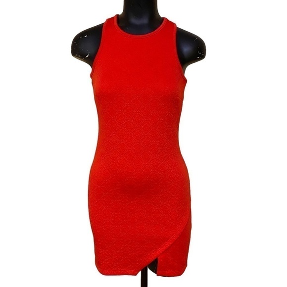 NEW Romeo + Juliet Couture Red Body-con Embossed Print Dress - Picture 1 of 7